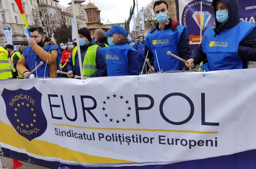 Sindicaliștii protestează pentru salarii mai mari