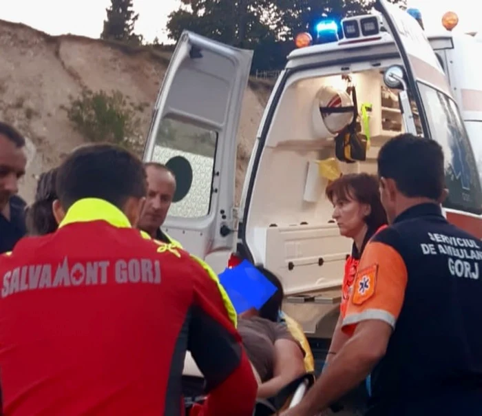Salvamontiştii gorjeni au intervenit în cazul unui turist care a suferit un accident vascular cerebral Foto: Salvamont Gorj