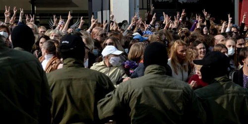 Femeile din Belarus protestează împotriva rezultatului alegerilor prezidenţiale. FOTO EPA-EFE