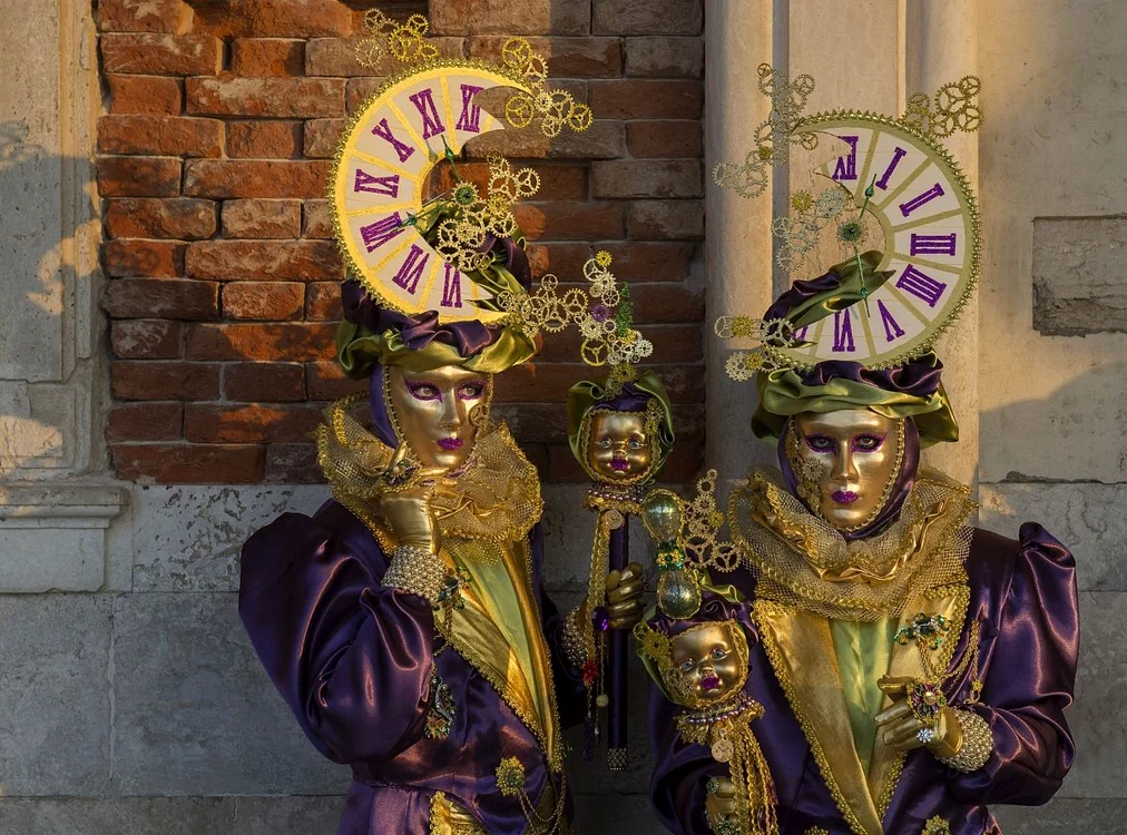 Carnavalul de la Veneția este cunoscut pentru măștile specifice jpeg