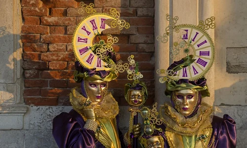 Carnavalul de la Veneția este cunoscut pentru măștile specifice jpeg