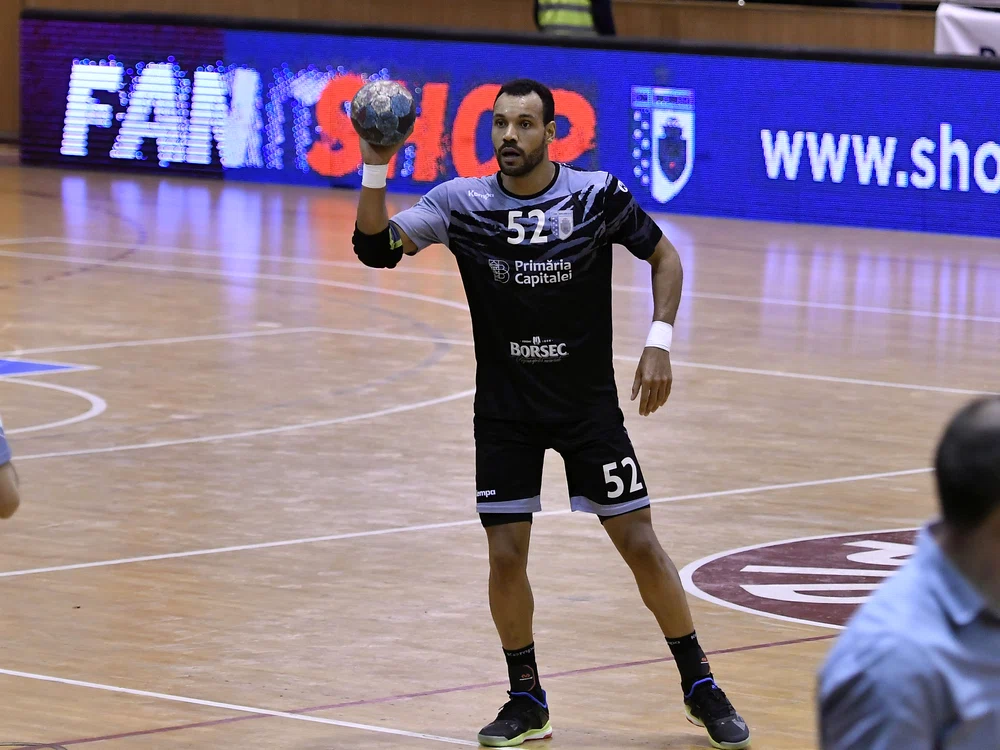 
    Chike Onyejekwe a fost printre principalii marcatori ai lui CSM BucureștiFoto: sportpictures.eu  