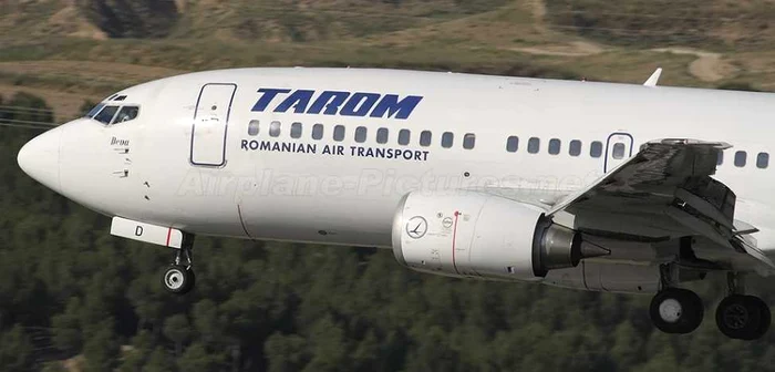Aeronava Boeing de tip 737-300 va opera zborurile spre Londra,Torino şi Bologna FOTO airplane-pictures.net