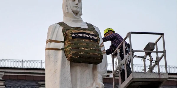 Statuie Kiev armura Instagram jpg