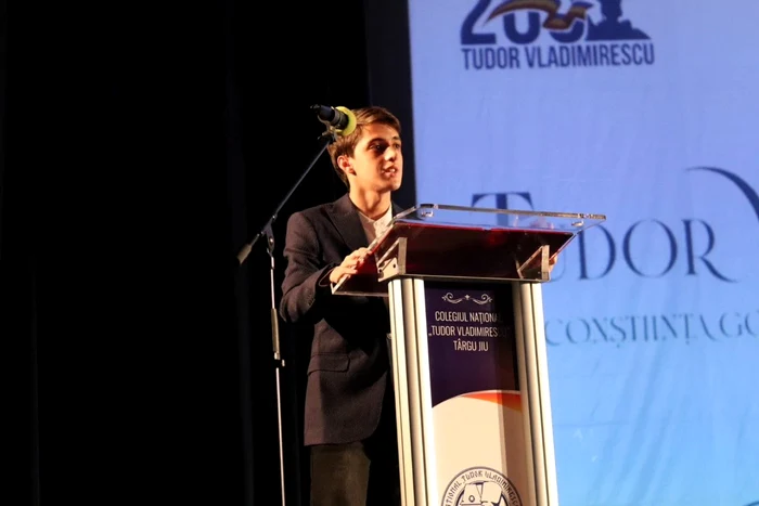 Alecsis Roşca îşi doreşte să studieze în străinătate Foto: acebook.com/alecsis.rosca