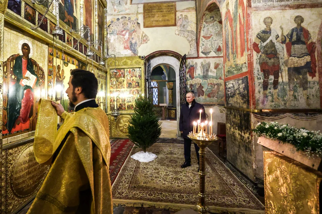 Putin a celebrat sărbătoarea alături de ofițeri GRU. FOTO: Meduza.io 