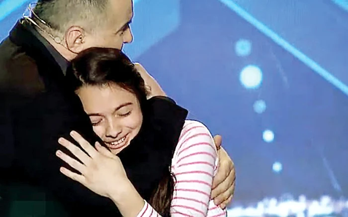 Juratul Florin Călinescu a îmbrăţişat-o cu foc pe micuţa cu voce de aur