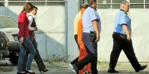 13 martie. Membri ai grupării de falsificatori, în momentul arestării preventive  