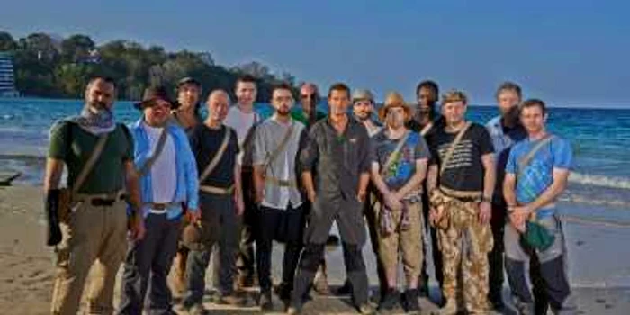 Bear Grylls, în mijlocul celor 13 englezi care au acceptat provocarea FOTO Discovery