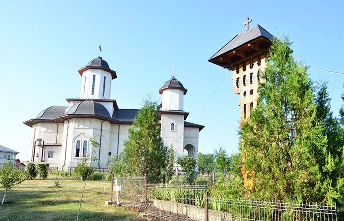 
    În tinda bisericii din satul prahovean se află mormântul „Fecioarei din Parepa”Foto: ziarullumina.ro  