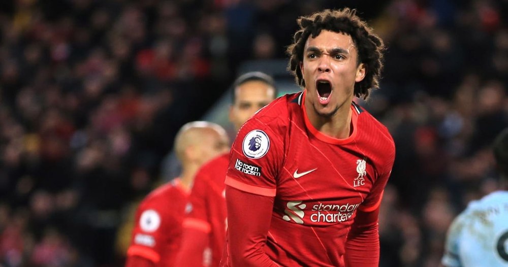 Alexander-Arnold, accident teribil. Fotbalistul lui Liverpool, la un pas să fie strivit de un stâlp smuls de vânt