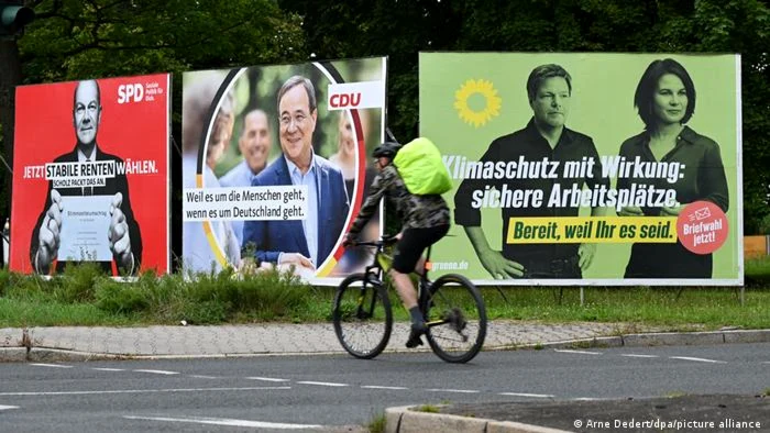 Afişe electorale ale social-democraţilor (SPD), creştin-democraţilor (CDU) şi ecologiştilor (Die Grünen - Verzii)