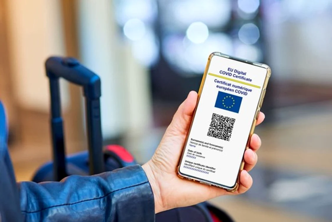 
    Descarcă-ți pe telefon certificatul digital european COVID  