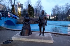 statui mihai eminescu veronica micle la botosani FOTO cosmin zamfirache jpg
