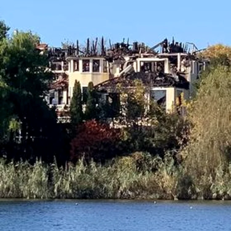Așa arată fosta casă a lui Irinel, după ce a ars timp de 12 ore 