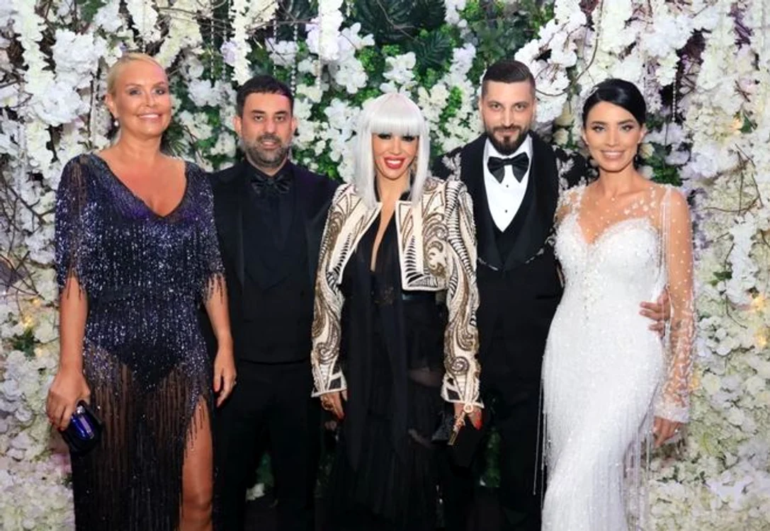Vica Blochina, ținută îndrăzneață pentru nunta Adelinei. Nici Raluca Bădulescu nu s-a lăsat mai prejos 