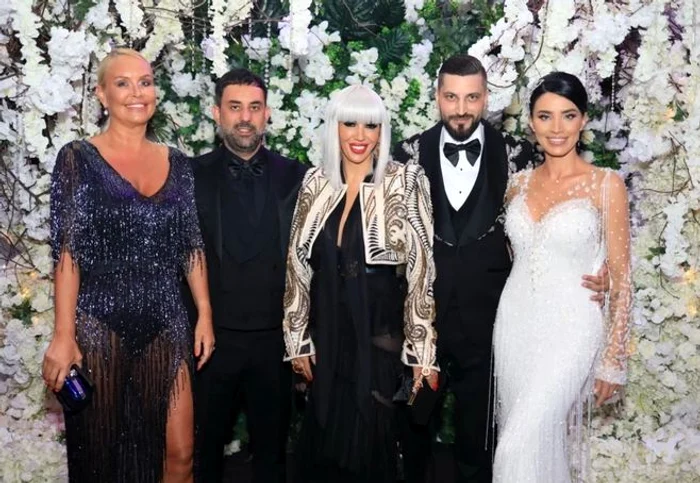 Vica Blochina, ținută îndrăzneață pentru nunta Adelinei. Nici Raluca Bădulescu nu s-a lăsat mai prejos