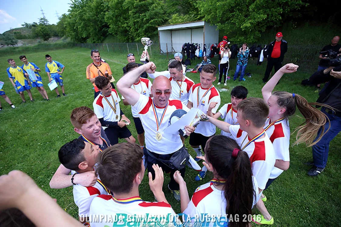 Echipa Şcolii 9 Bârlad a luat aurul la Naţionala de Rugby-tag FOTO Barlad online