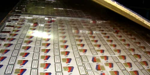 Microbuz burduşit cu ţigări de contrabandă