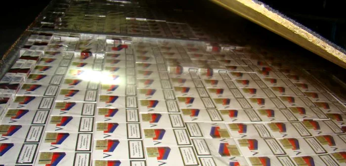 Microbuz burduşit cu ţigări de contrabandă