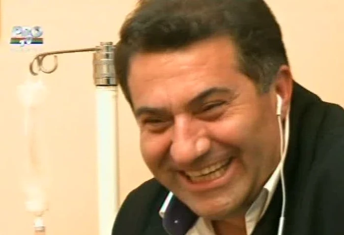 
    Ioniţă, încântat de silicoanele Margheritei (Foto: captură video Pro TV)  