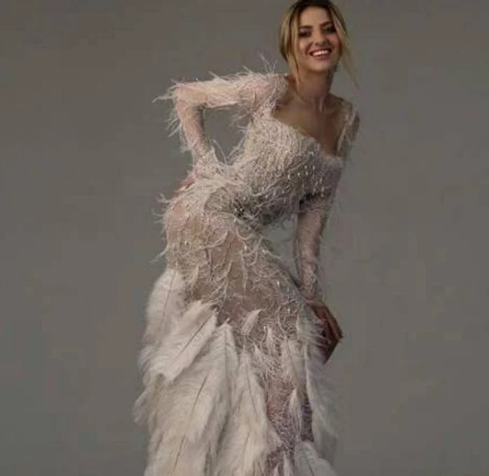 Adelina a făcut o ședință foto și a îmbrăcat același model de rochieFoto: arhivă personală
