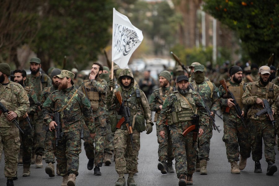 Rebelii sirieni au oferit funcții militare unor combatanți islamiști străini. Cine sunt aceștia 