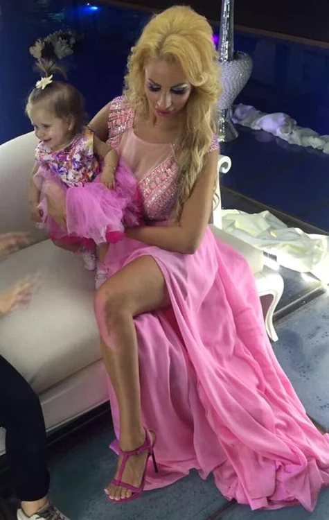 Sânziana crede că a mâncat ceva care nu i-a picat bine la nunta Andreei