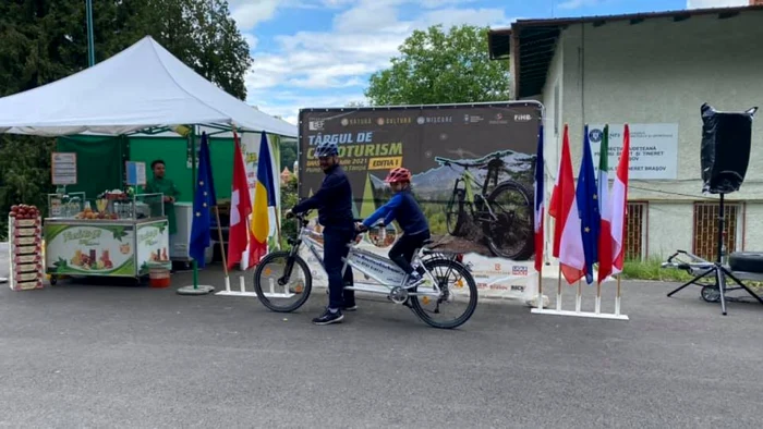 Primul târg de cicloturism la Braşov FOTO Christian Macedonschi