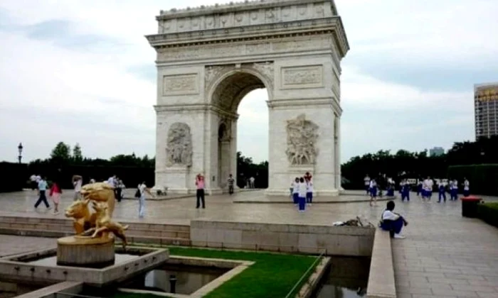 Orăşelul în care au fost recreate cele mai cunoscute obiective turistice din lume jpeg