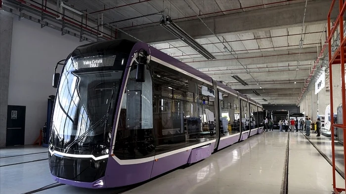 Șase tramvaie Bozankaya sunt ținute pe dreapta până la finalizarea liniilor de tramvai FOTO Arhivă