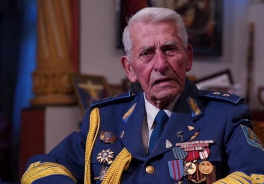 Generalul de aviaţie Radu Theodoru împlinește 100 de ani. Dat afară de comuniști, a plecat să cucerească marea: „Navigam după stele, precum Columb“