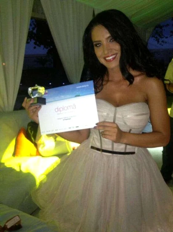 Adelina Pestritu imbracata sexy