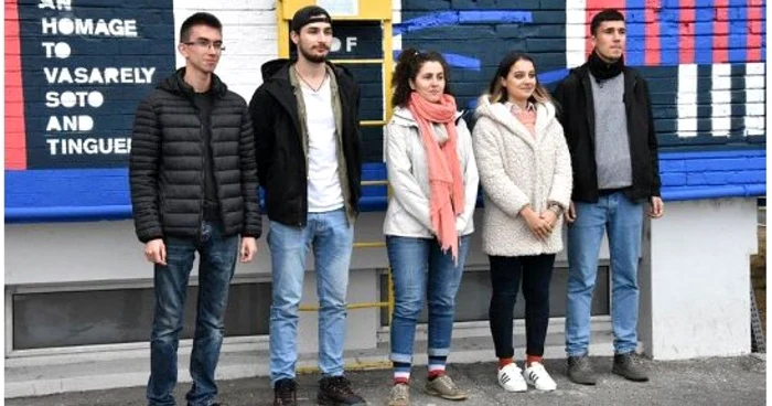 Spectacol de compoziÅ£ie Åi culoare la Uzina Dacia. Cum au recreat un perete cinciÂ studenÅ£i Åi masteranzi la Arte