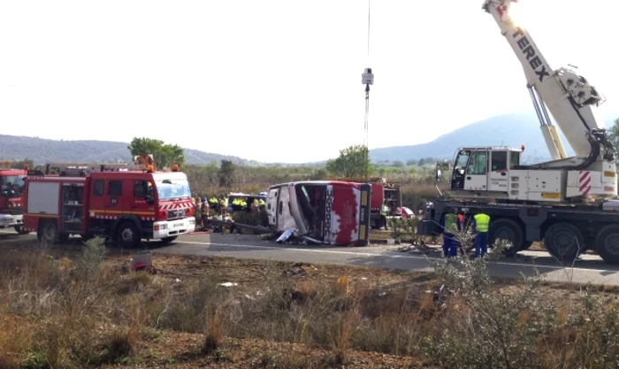 Șoferul a pierdut controlul autocarului și a intrat pe contrasens