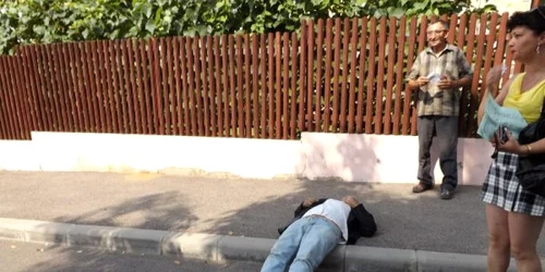 barbat lesinat din cauza caldurii FOTO Corina Macavei 