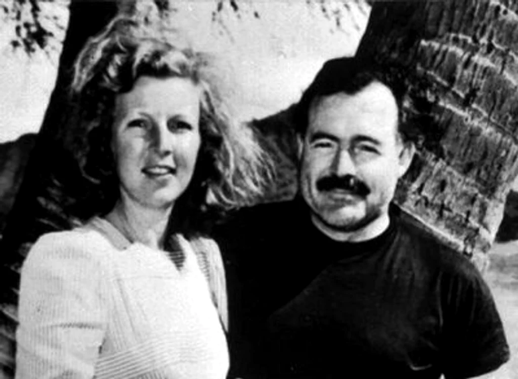 Ernest Hemingway alături de cea de-a treia lui nevastă