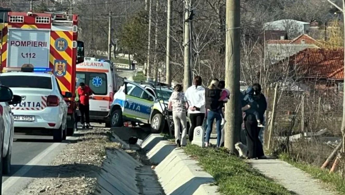 Autospeciala Poliției s-a izbit de un cap de pod. FOTO: focuspress.ro