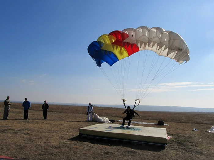 Aerodromul de la Vadul lui Vodă este optim pentru parașutism