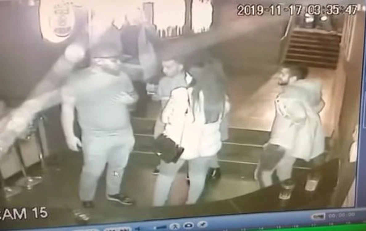 Momentul interacțiunii dintre cei doi FOTO captură video Youtube