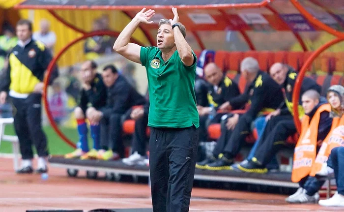 Dan Petrescu şi-a condus echipa doar 16 meciuriFoto: Getty Images