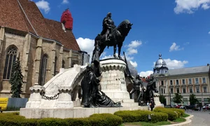 Piata unirii cluj statuia matei corvin foto visit cluj jpg