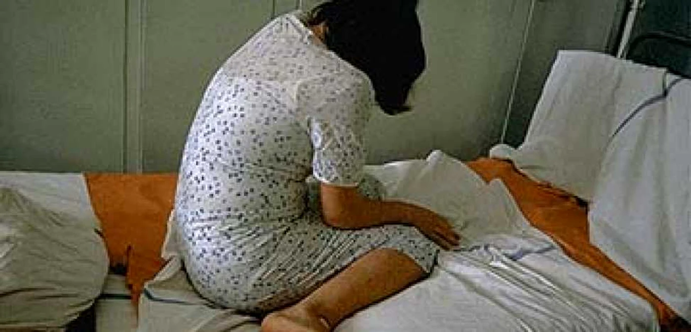 Minora a fost victima unor tineri care au îmbătat-o şi au agresat-o sexual. ARHIVĂ.