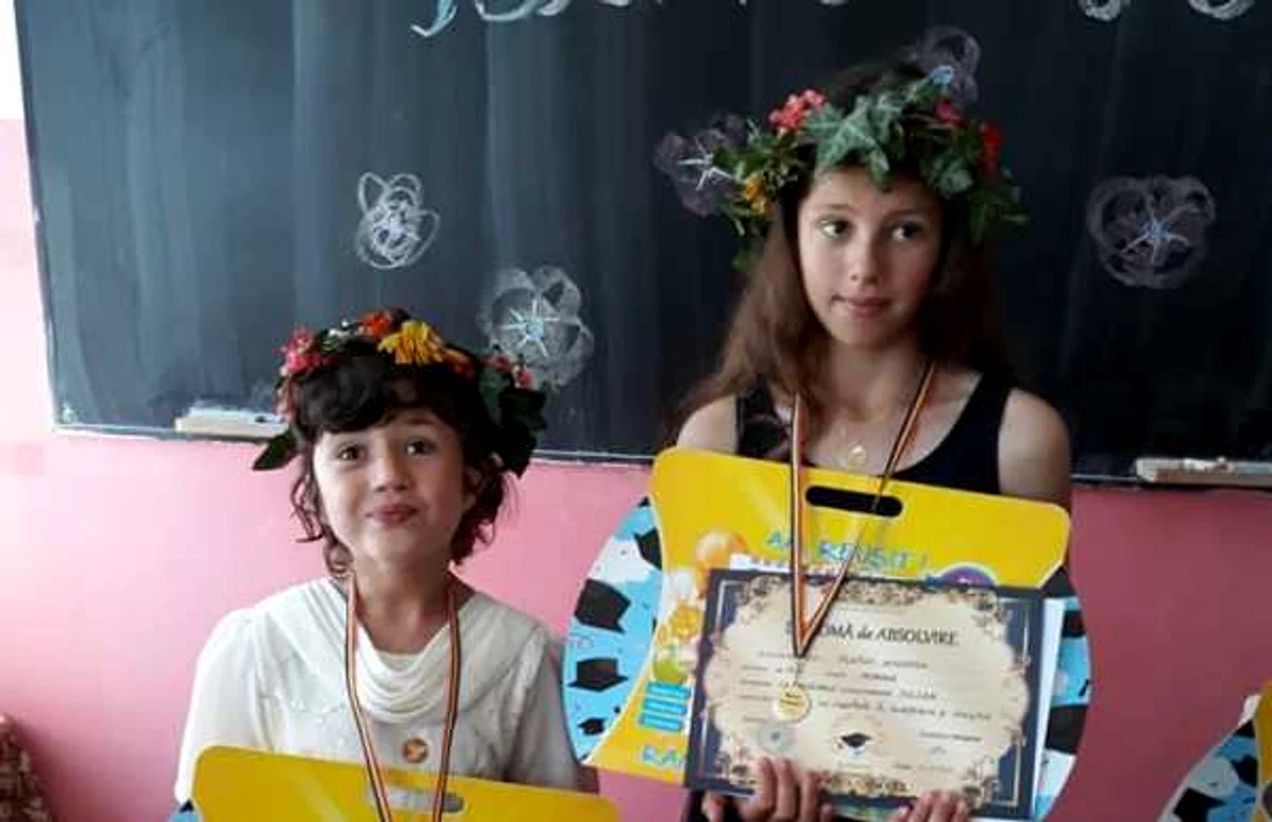 Copiii premianţi ai şcolii din Caraorman Arhivă Valentina Macarencu