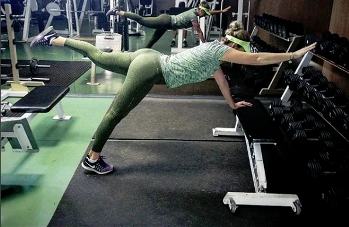 Dacă credea cineva că poţi să ai un asemenea posterior doar stând pe scaun se înşela amarnic. La 21 de ani, Belinda are deja sute de ore petrecute în sla de forţă