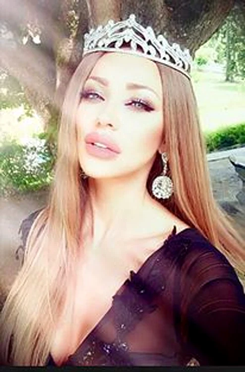 Bianca Drăgușanu (33 de ani)