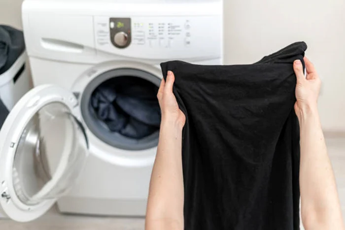 La ce temperatură se spală hainele negre / FOTO: istock