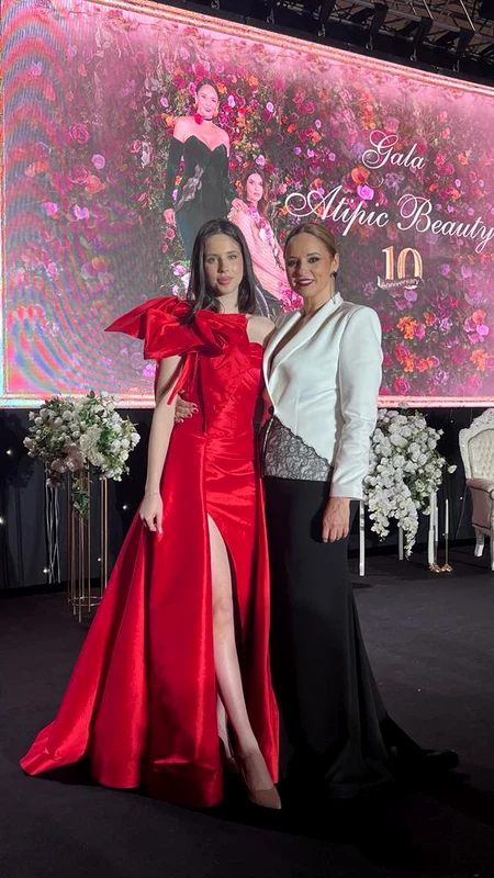 Andreea Marin și Violeta, îmbrăcate de El Lăslean la Gala Atipic Beauty Sursa: arhivă personală 