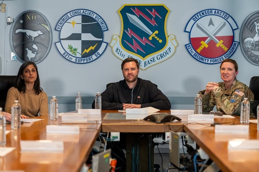Șefa bazei militare americane din Groenlanda, destituită după vizita lui JD Vance. Motivul deciziei