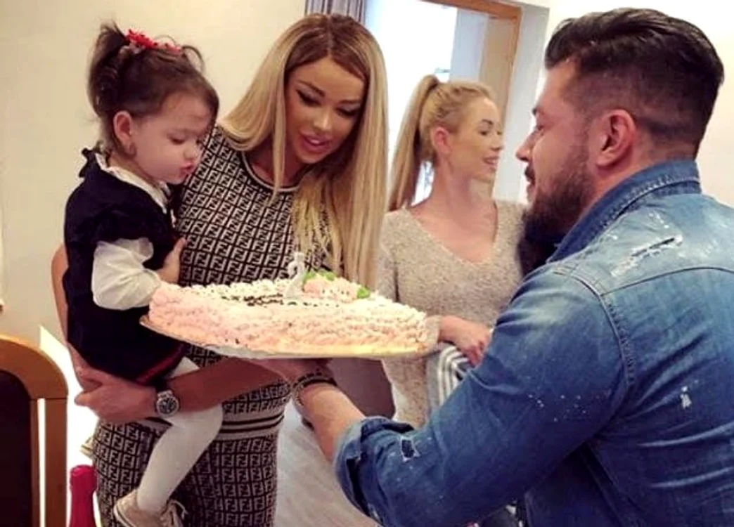 
    Bianca Drăgușanu și Victor Slav păstrează o relație bună de dragul fiicei lor, Sofia Nataliafoto: arhiva personală  